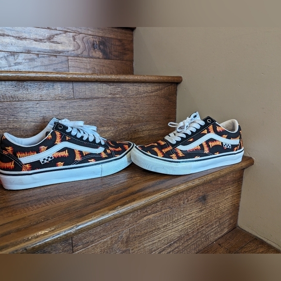 Vans x Thrasher limited edition old skool sneaker M Sz 8 W 10,  low top - Picture 3 of 16